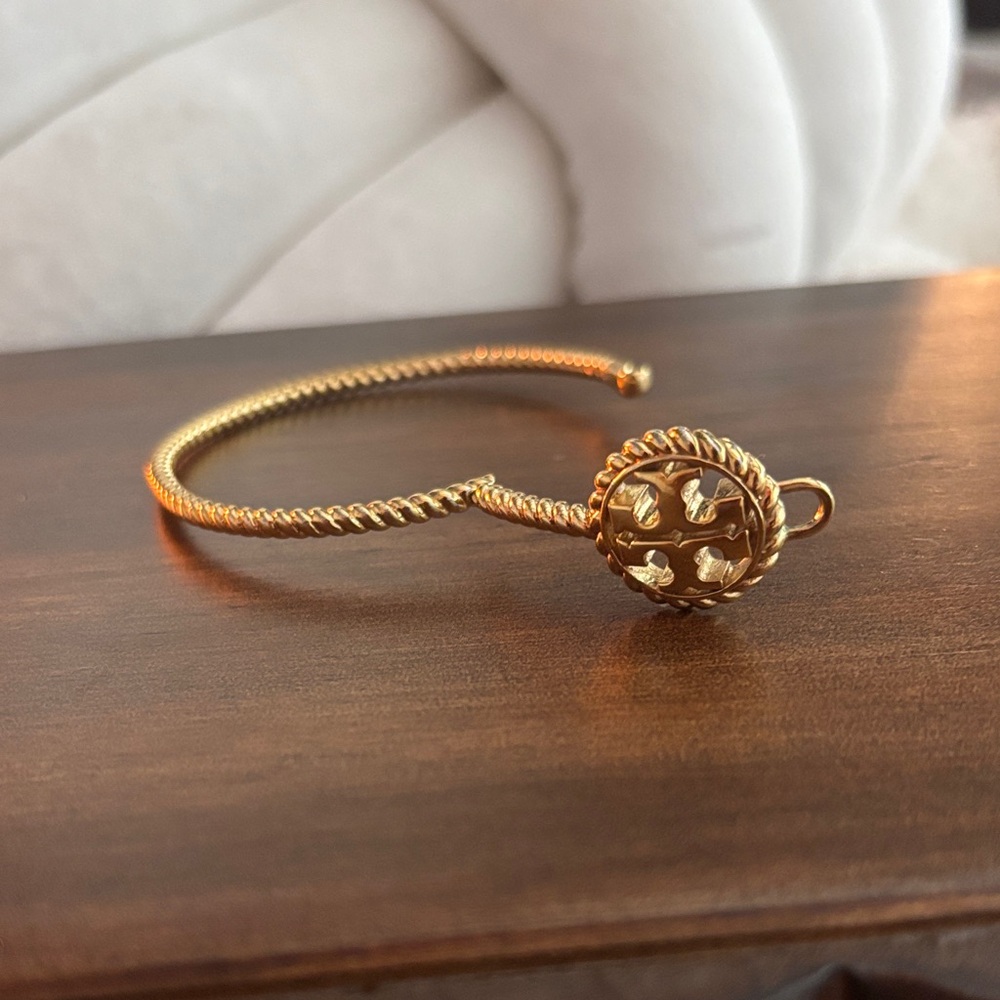 Elegant Gold Tory Burch Logo Hinged Clip
Bangle Bracelet - Picture 3 of 7